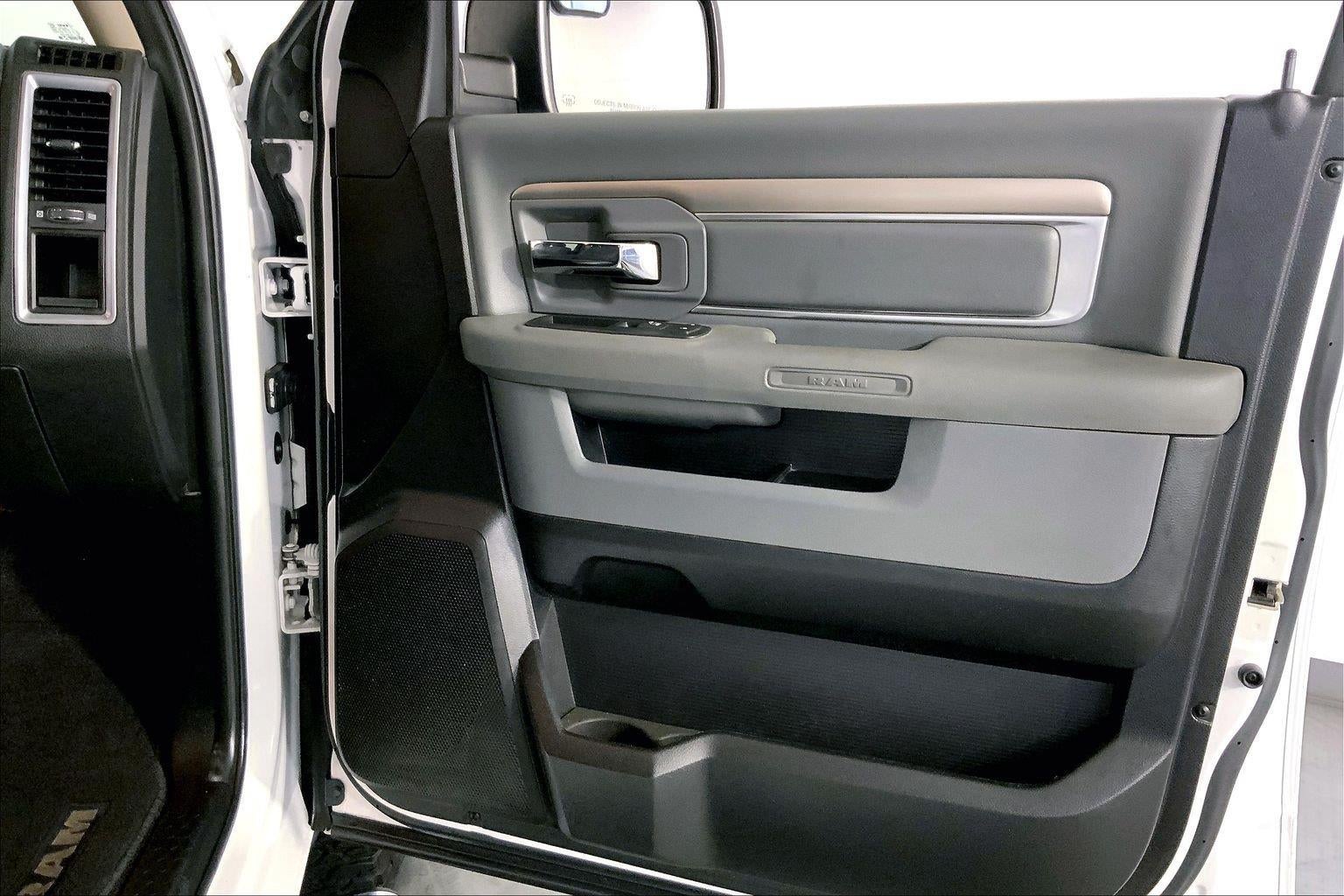 2016 RAM 1500 SLT