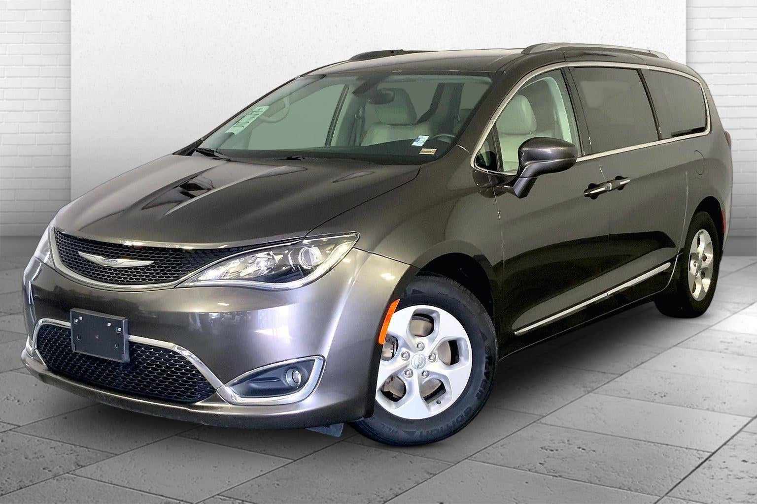 2017 Chrysler Pacifica Touring-L Plus