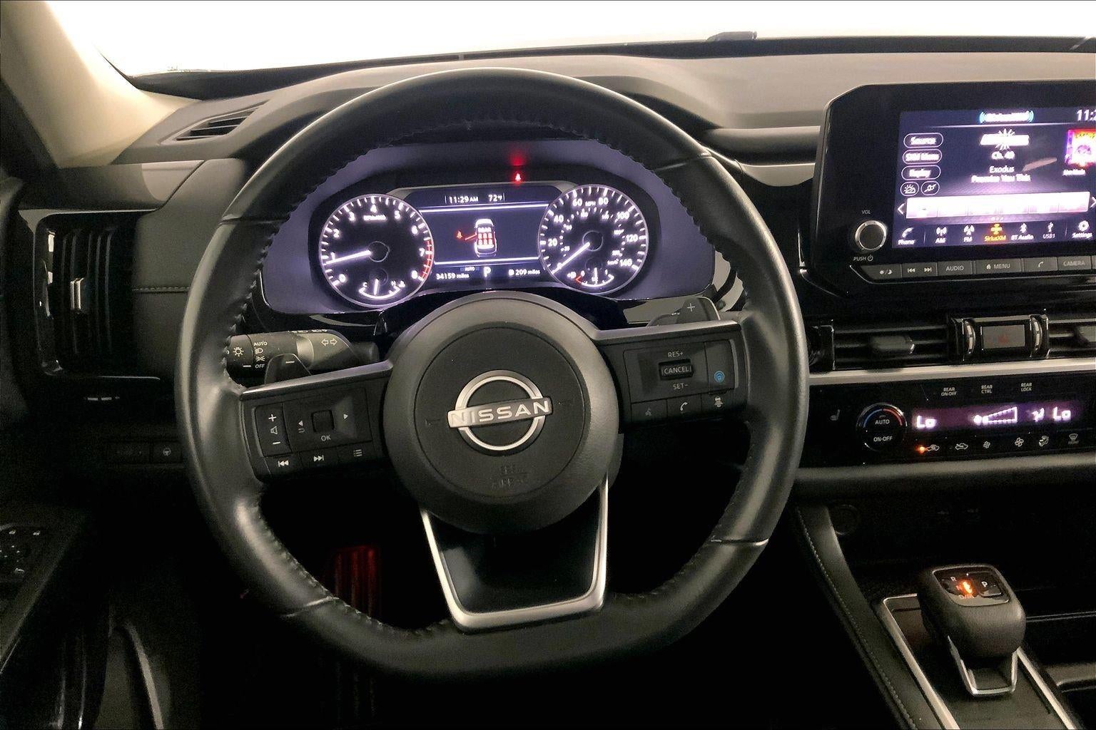 2025 Nissan Pathfinder SV