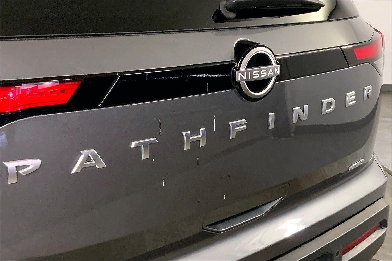 2025 Nissan Pathfinder SV