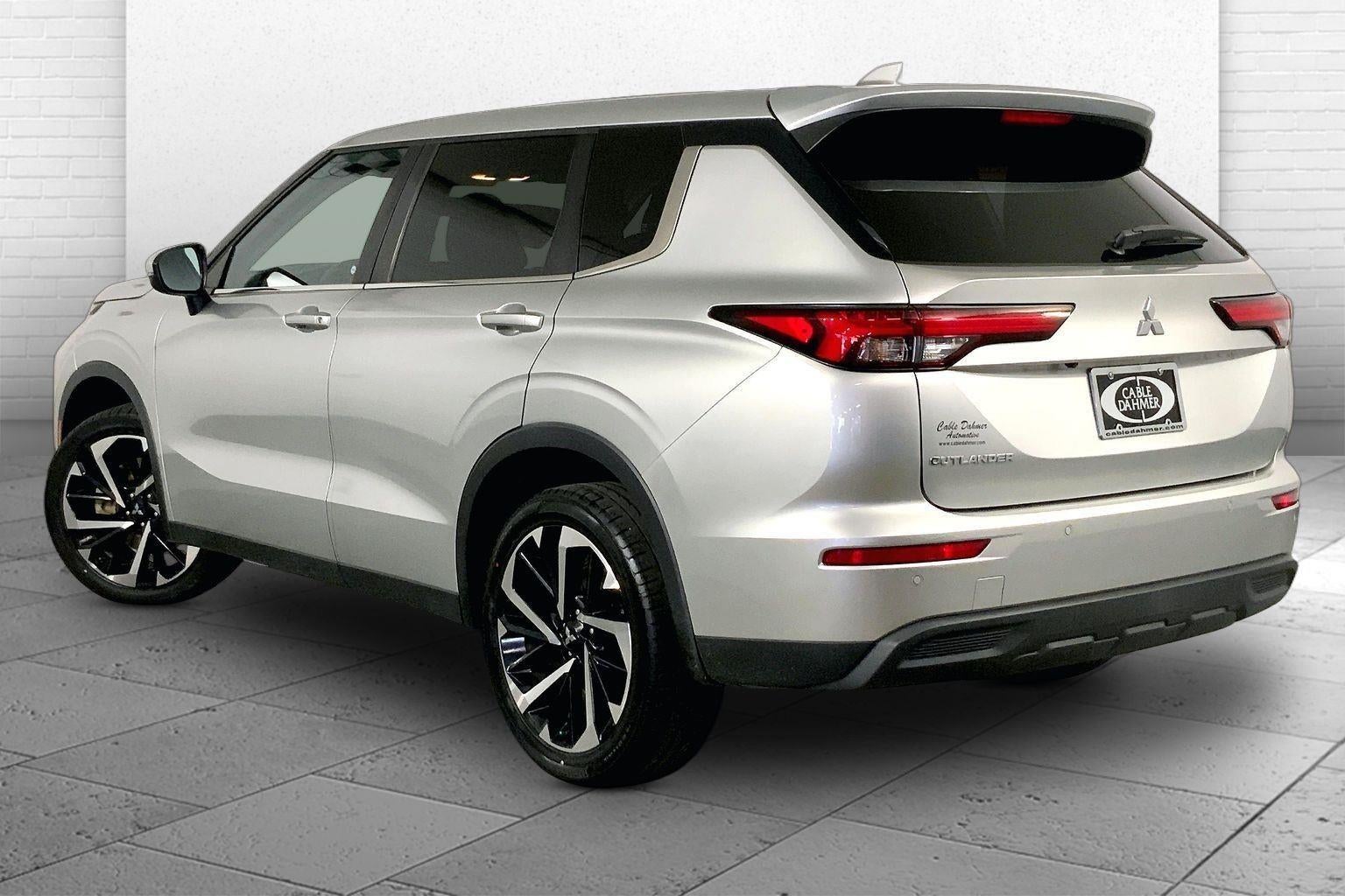 2022 Mitsubishi OUTLANDER ES