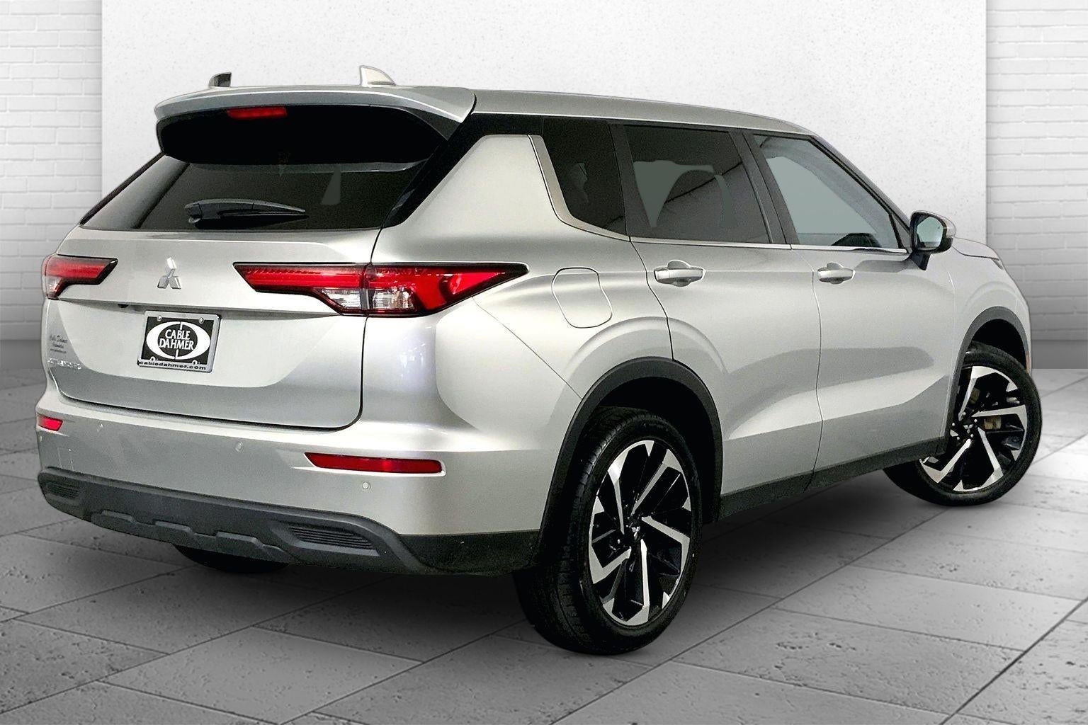 2022 Mitsubishi OUTLANDER ES
