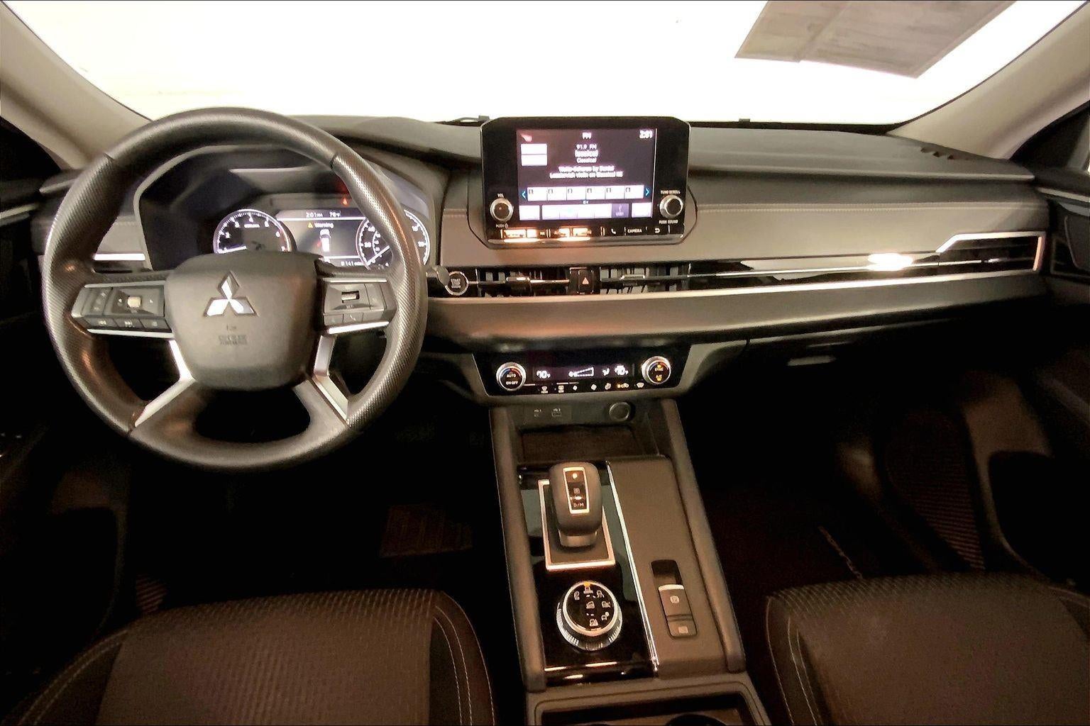 2022 Mitsubishi OUTLANDER ES