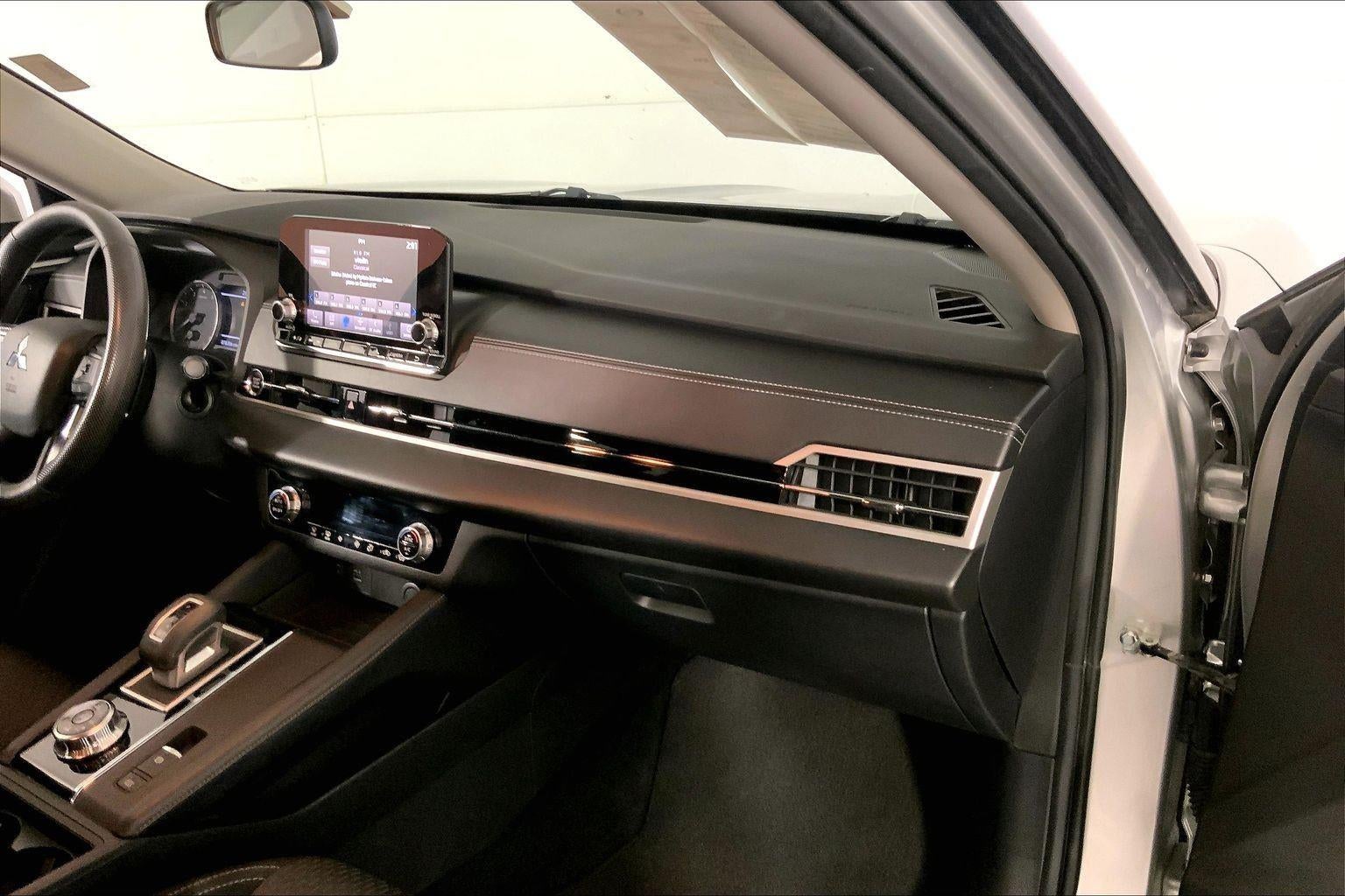 2022 Mitsubishi OUTLANDER ES