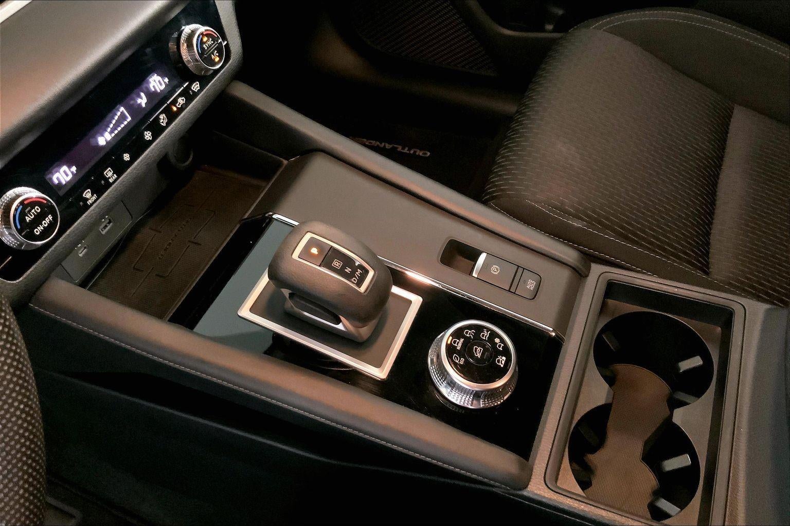 2022 Mitsubishi OUTLANDER ES