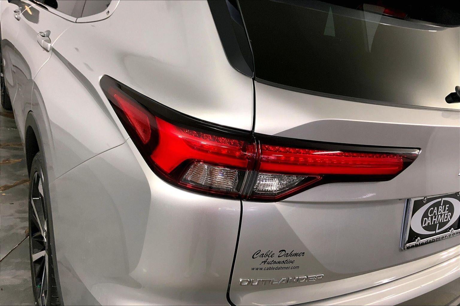 2022 Mitsubishi OUTLANDER ES