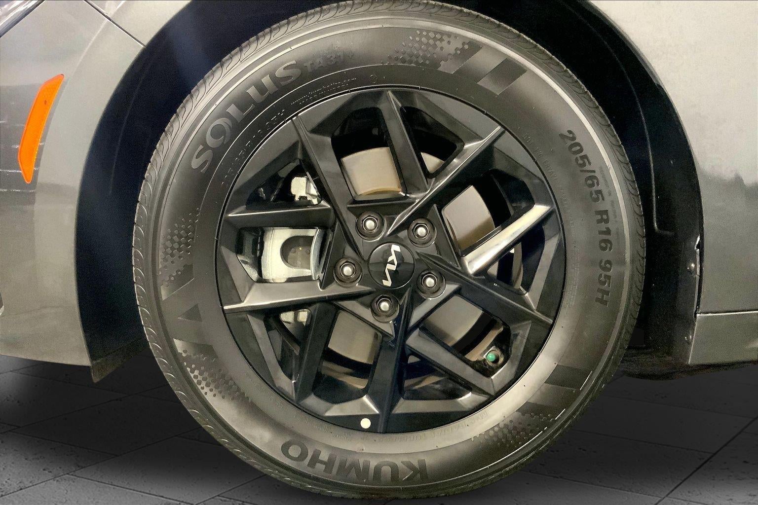 2025 Kia K5 LXS