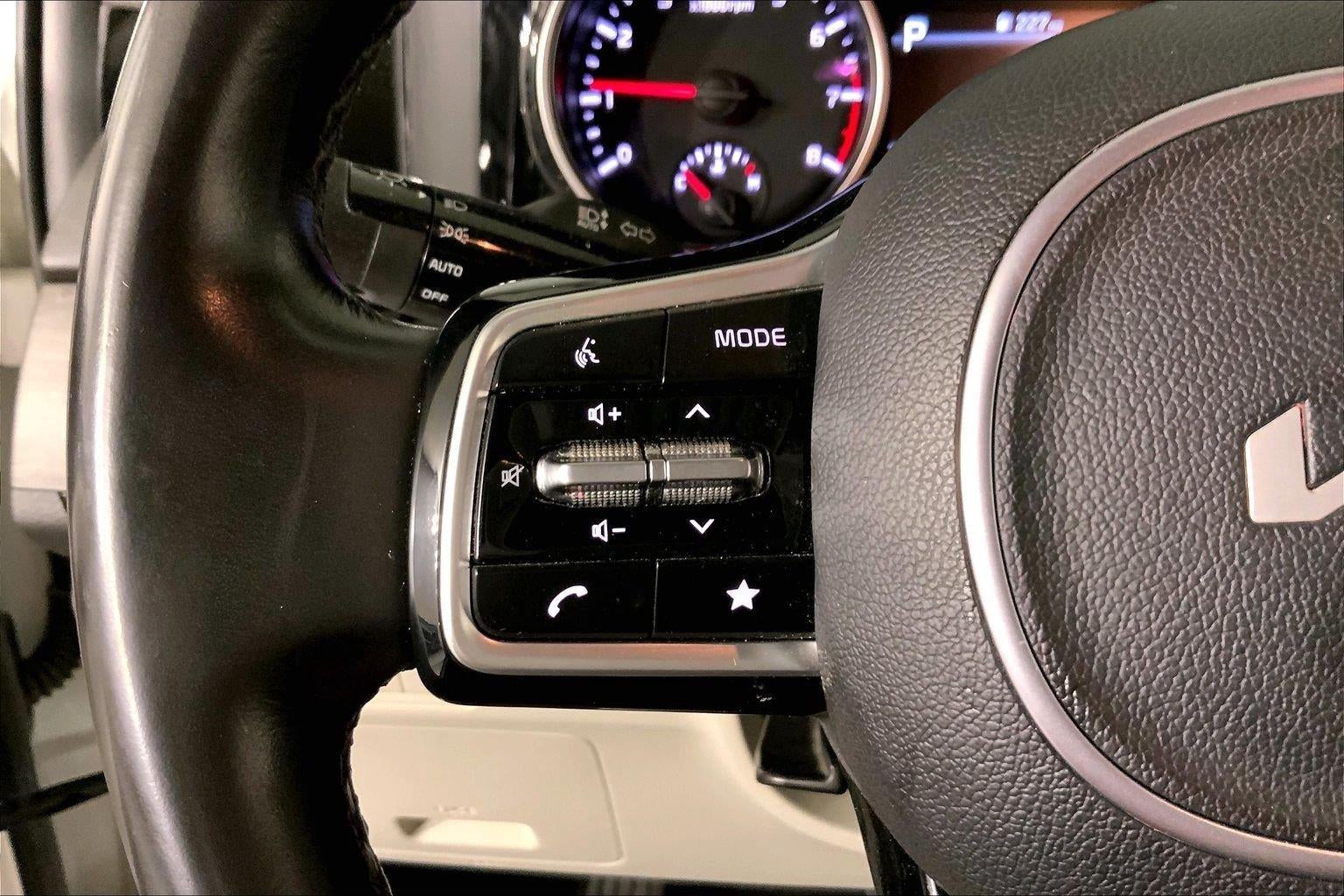 2023 Kia Carnival EX
