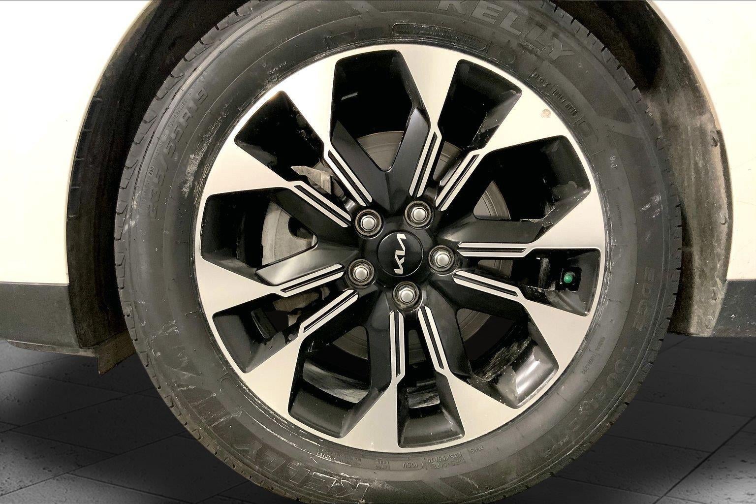 2023 Kia Carnival EX