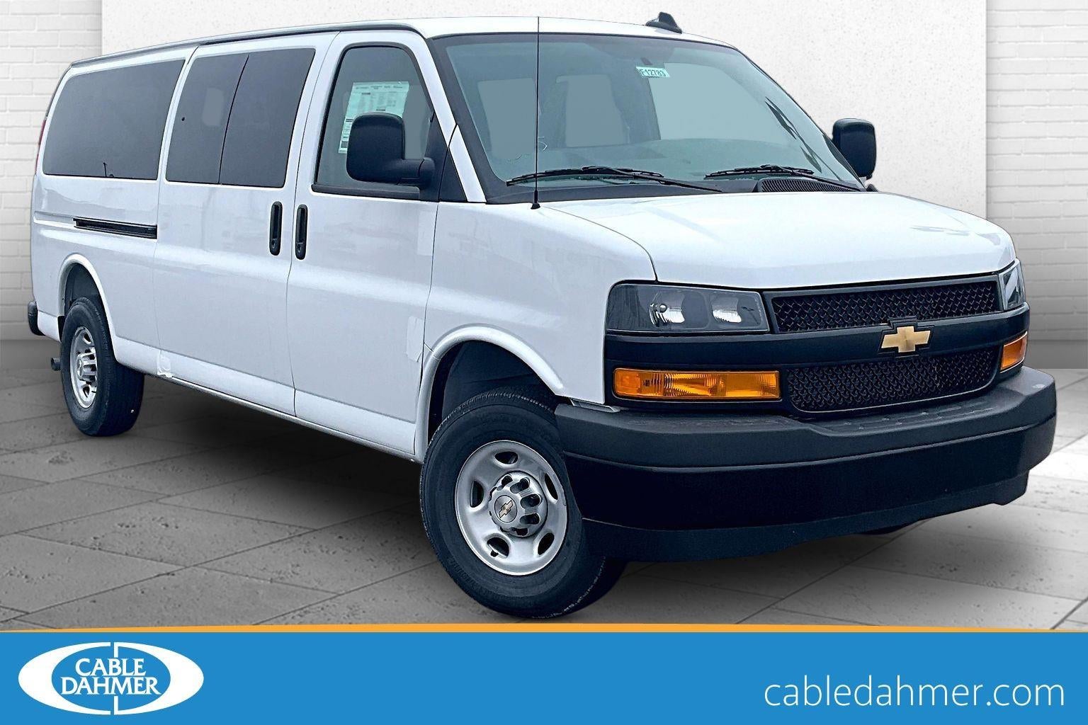 2025 Chevrolet Express Passenger 1LS