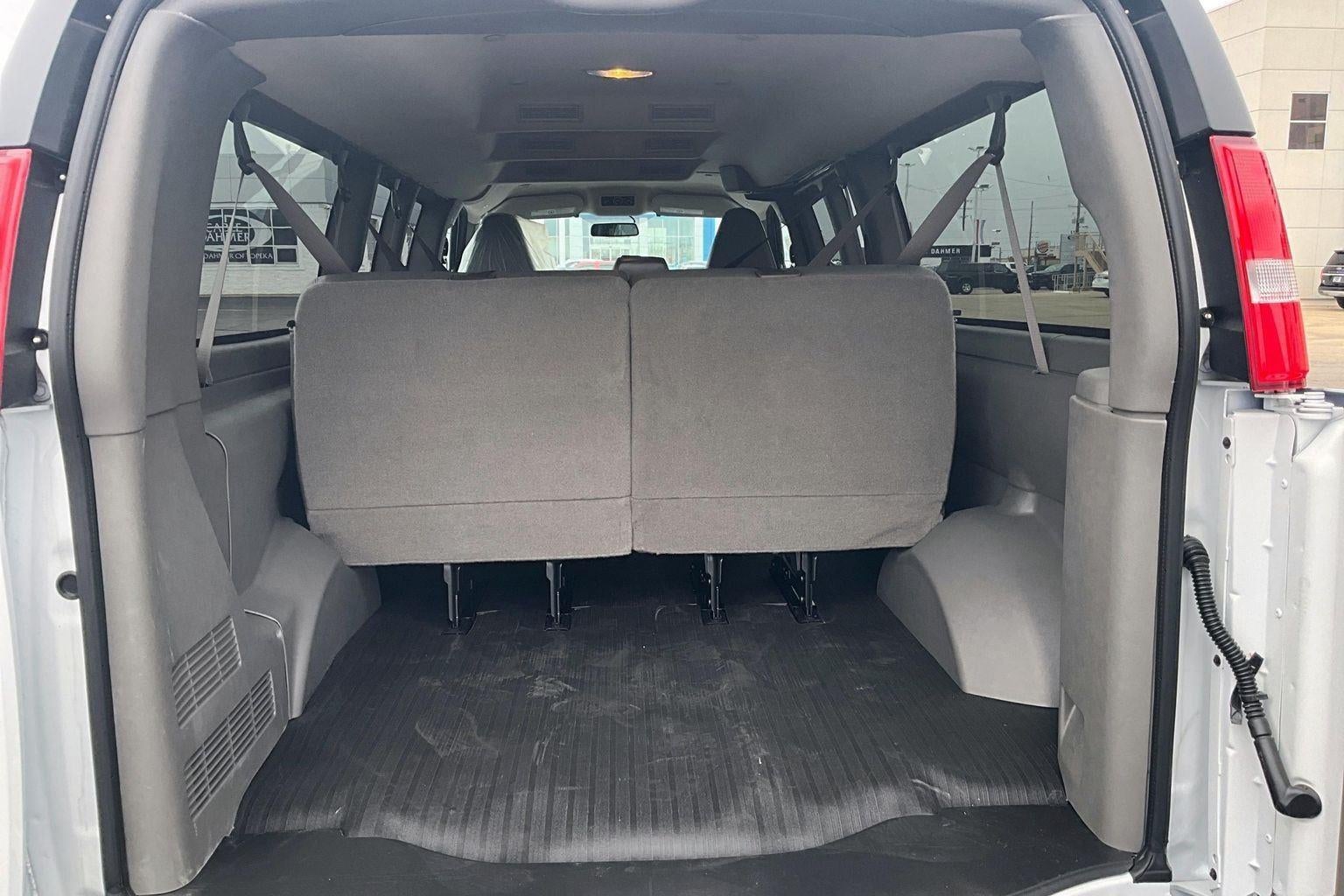 2025 Chevrolet Express Passenger 1LS