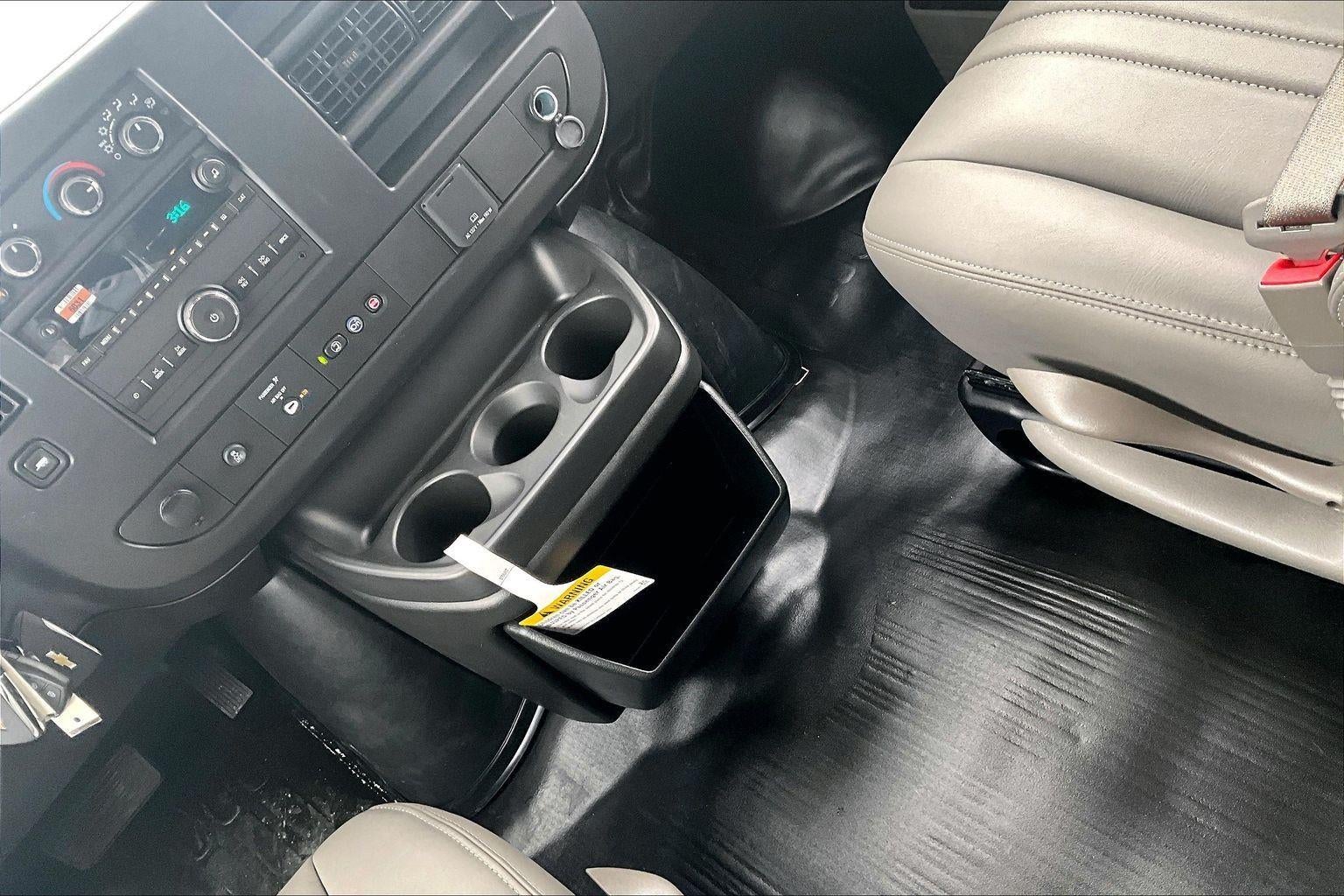 2025 Chevrolet Express Passenger 1LS