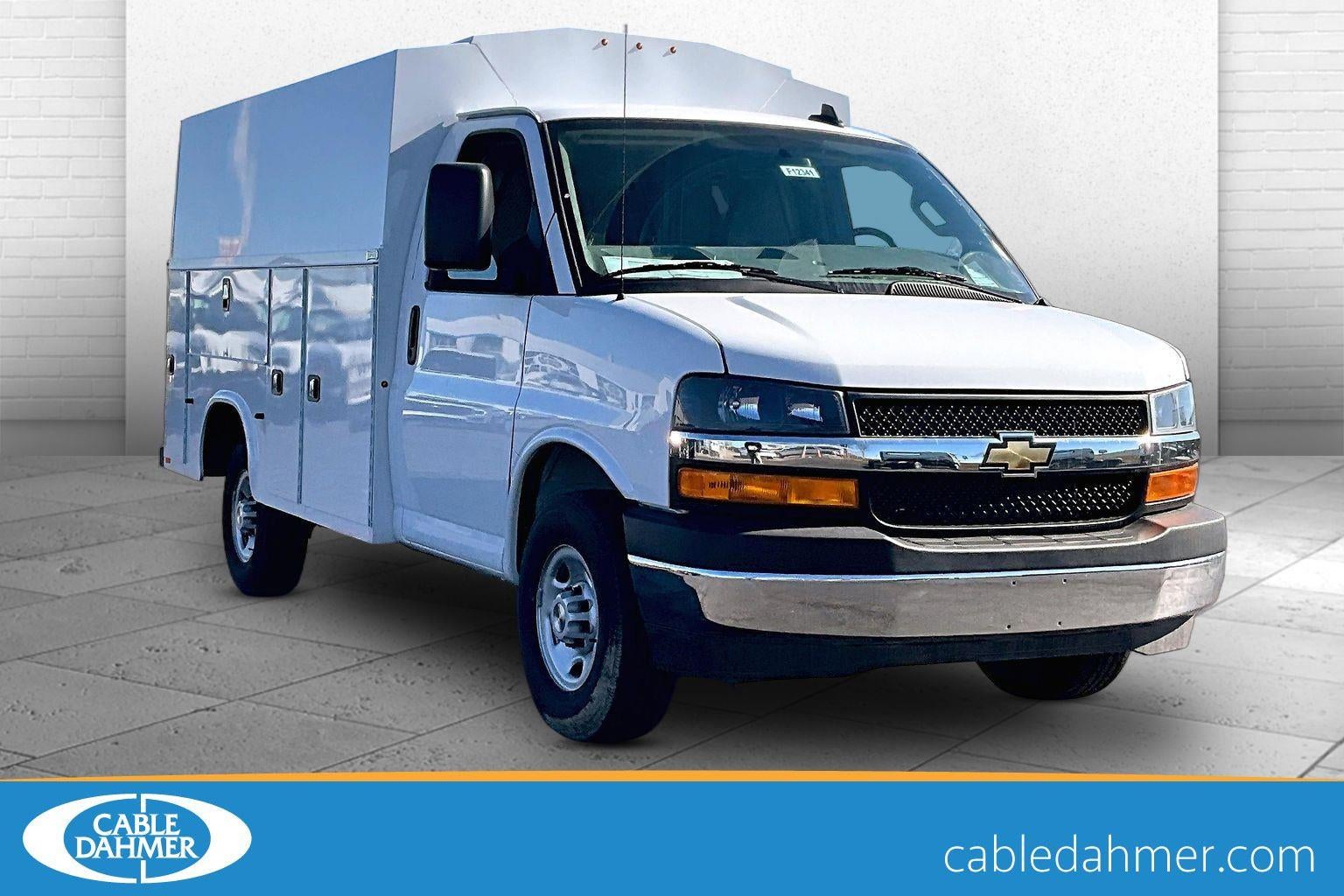 2025 Chevrolet Express Cutaway 3500 1WT