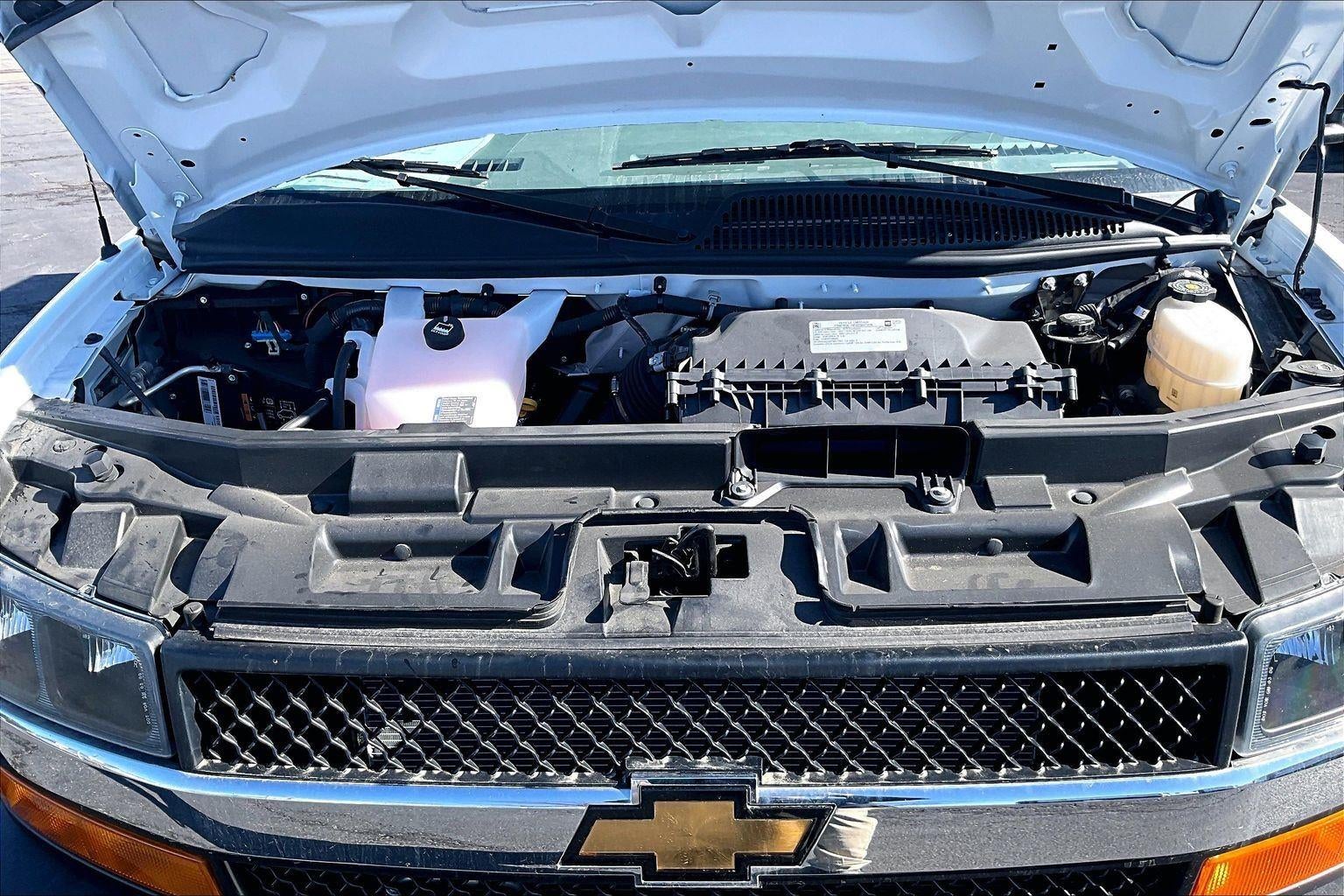 2025 Chevrolet Express Cutaway 3500 1WT