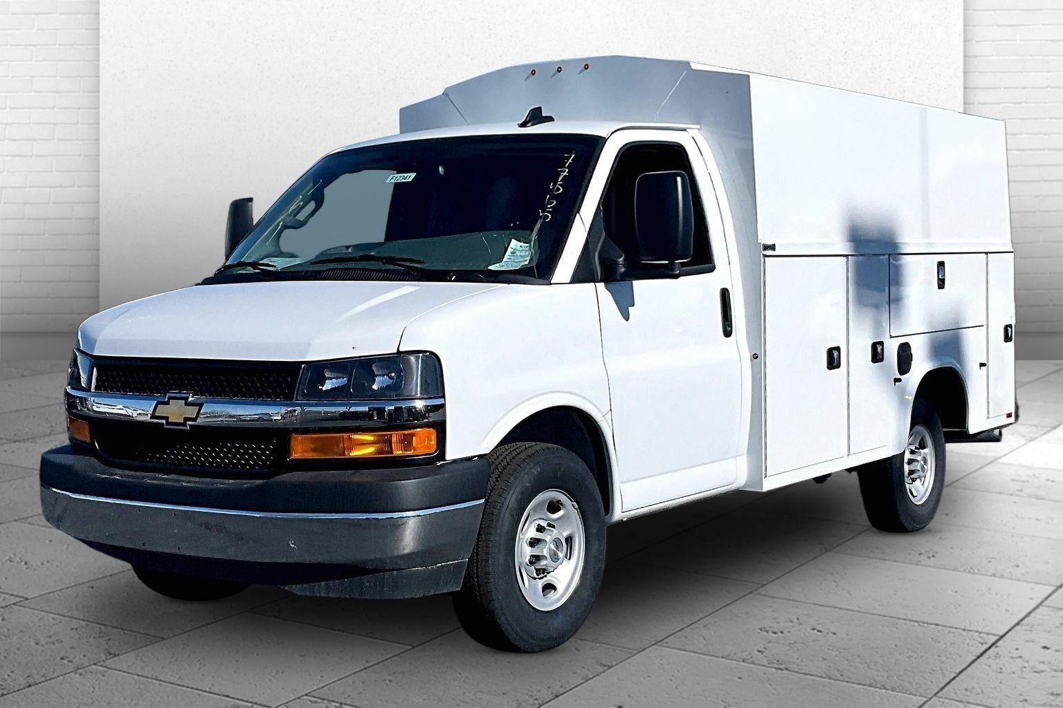 2025 Chevrolet Express Cutaway 3500 1WT