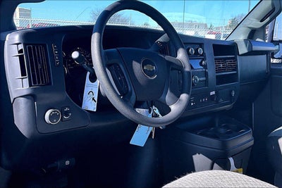 2025 Chevrolet Express Cutaway 3500 1WT