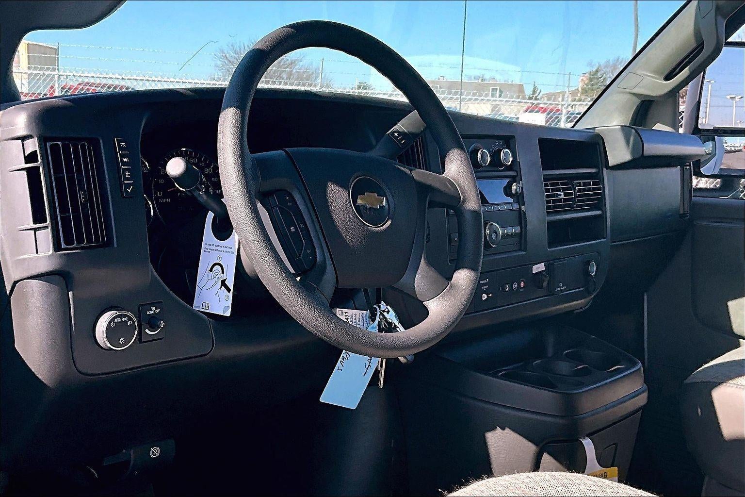 2025 Chevrolet Express Cutaway 3500 1WT