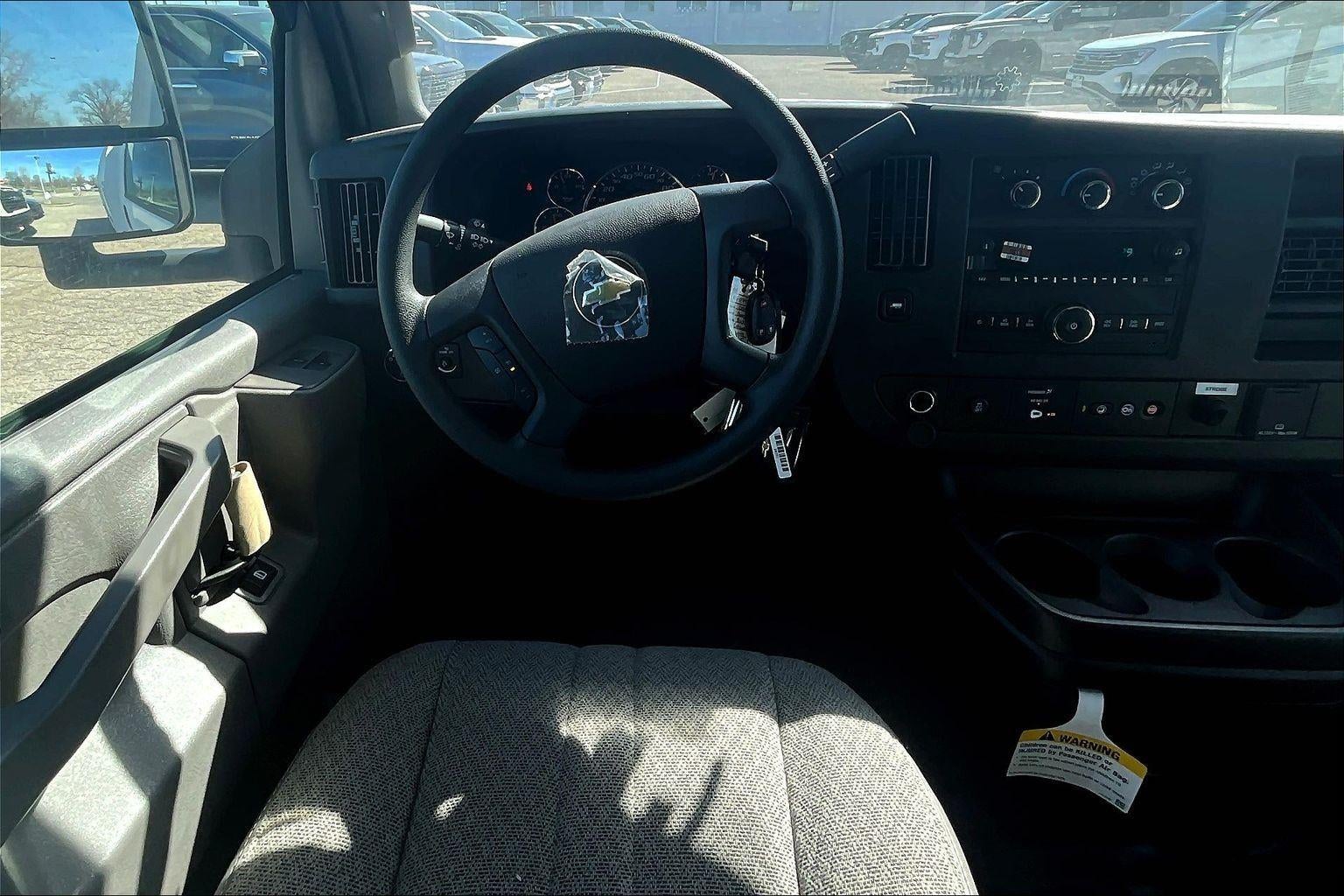 2025 Chevrolet Express Cutaway 3500 1WT