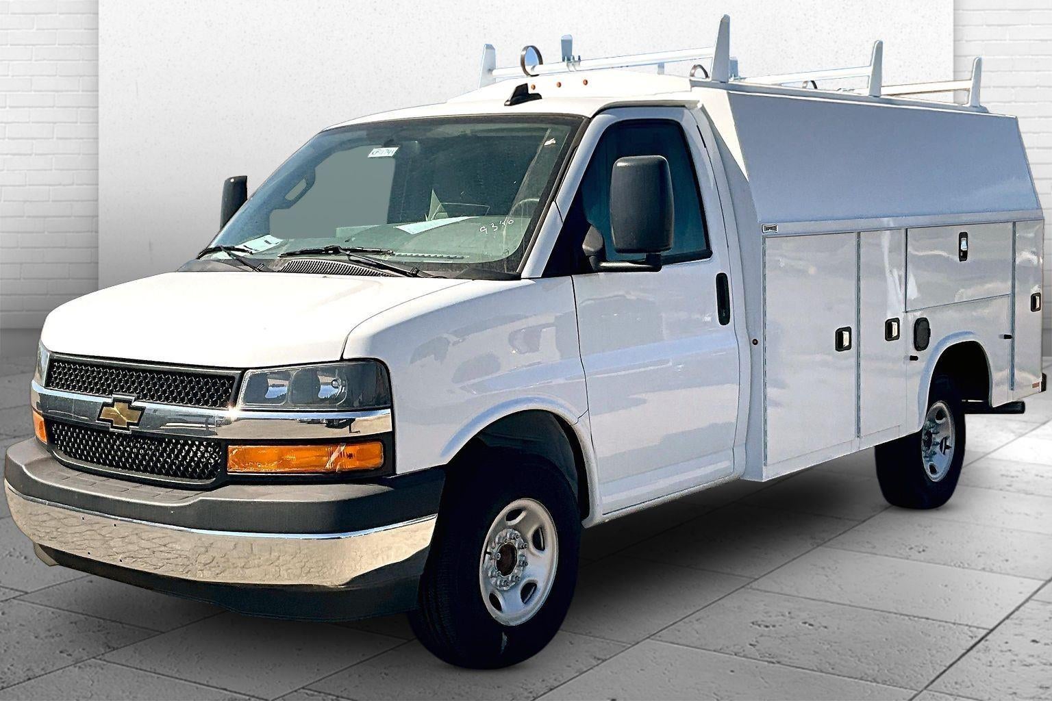 2025 Chevrolet Express Cutaway 3500 1WT