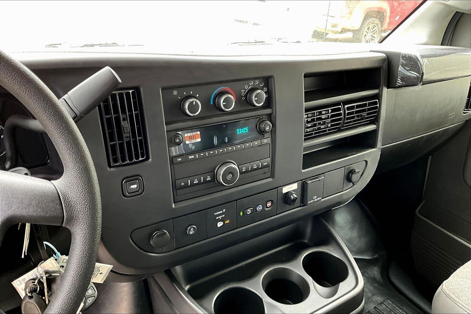 2025 Chevrolet Express Cutaway 3500 1WT