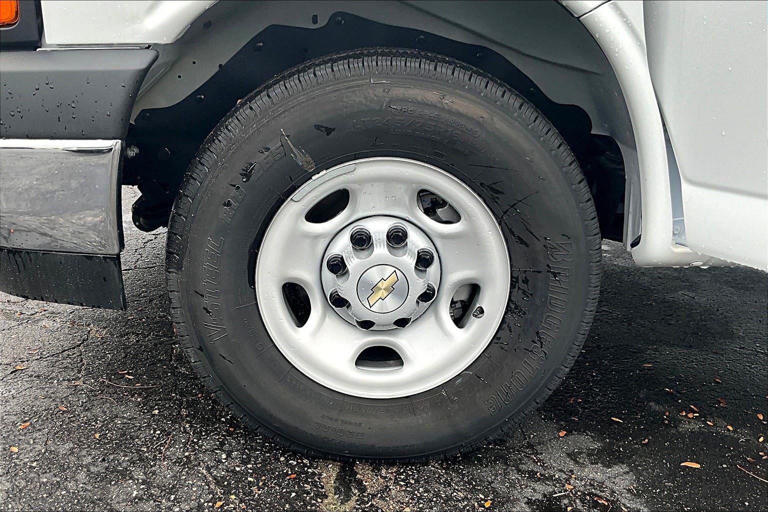 2025 Chevrolet Express Cutaway 3500 1WT