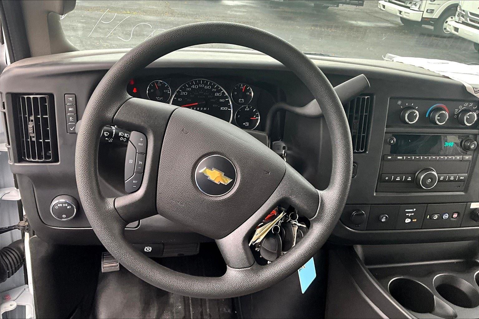 2025 Chevrolet Express Cutaway 3500 1WT