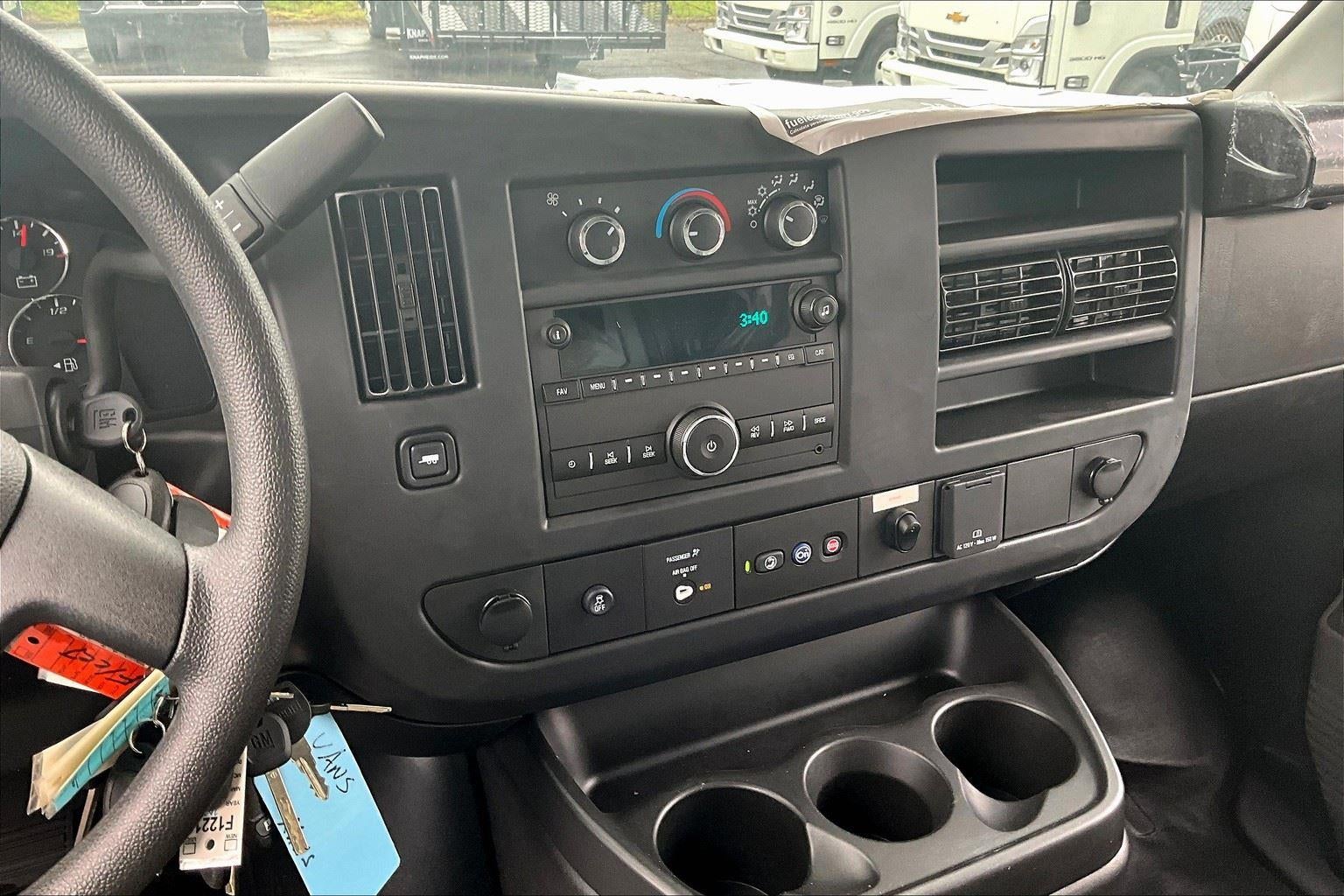 2025 Chevrolet Express Cutaway 3500 1WT