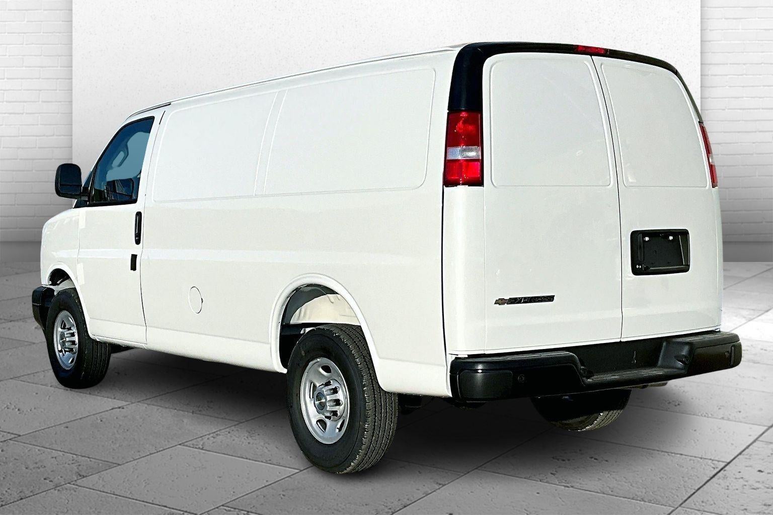 2025 Chevrolet Express Cargo WT