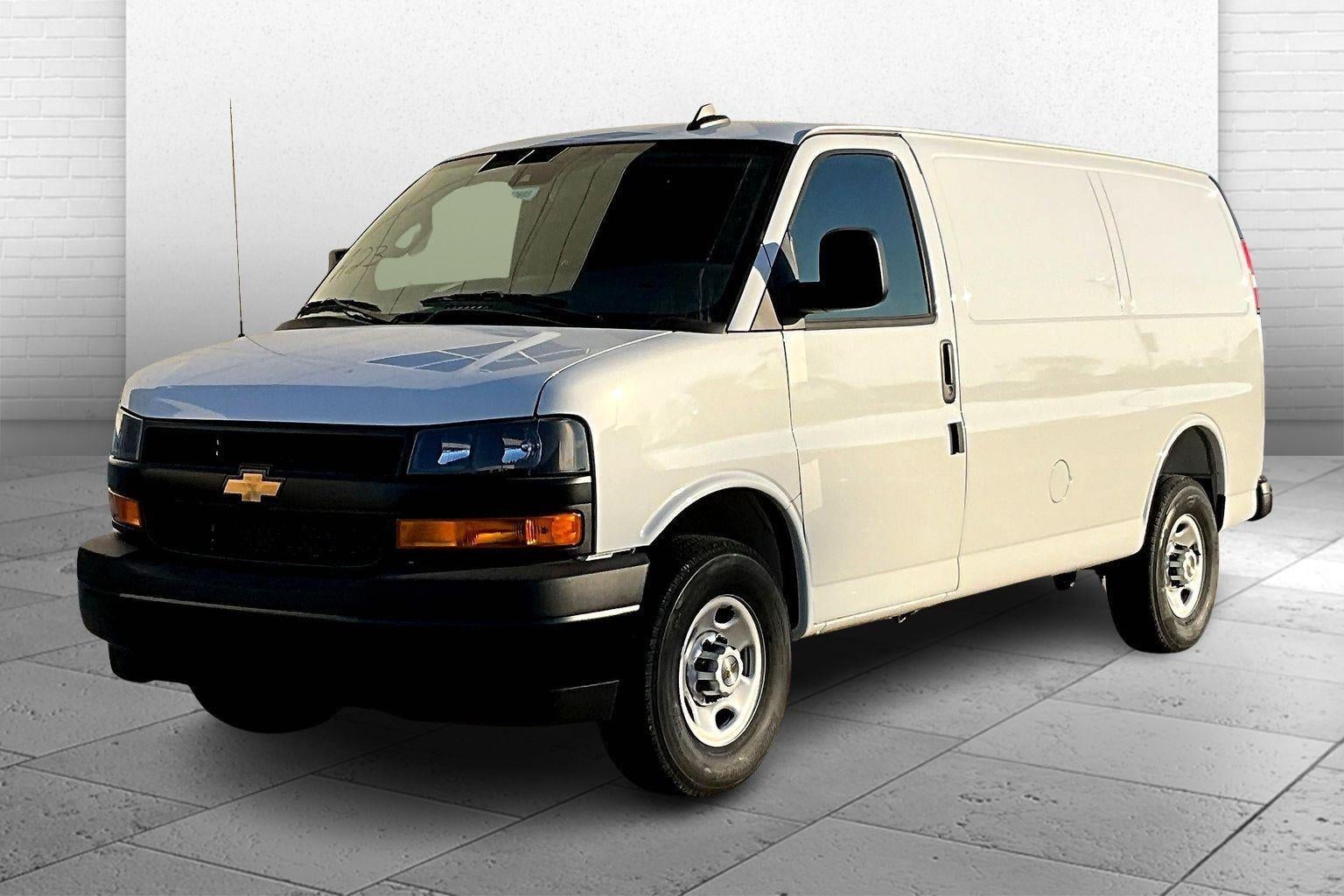 2025 Chevrolet Express Cargo WT
