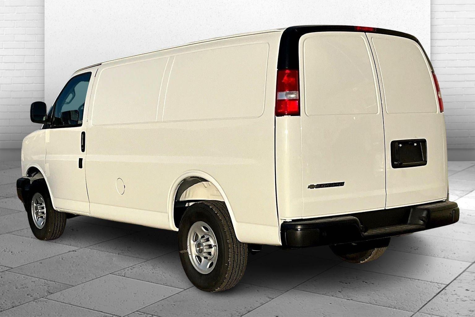 2025 Chevrolet Express Cargo WT