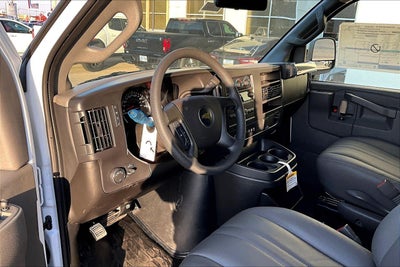2025 Chevrolet Express Cargo WT