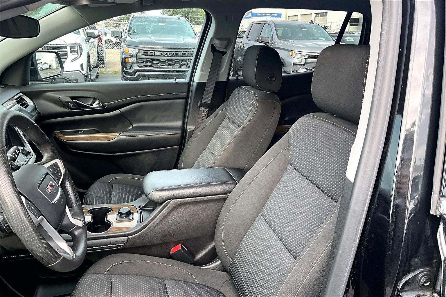 2022 GMC Acadia SLE