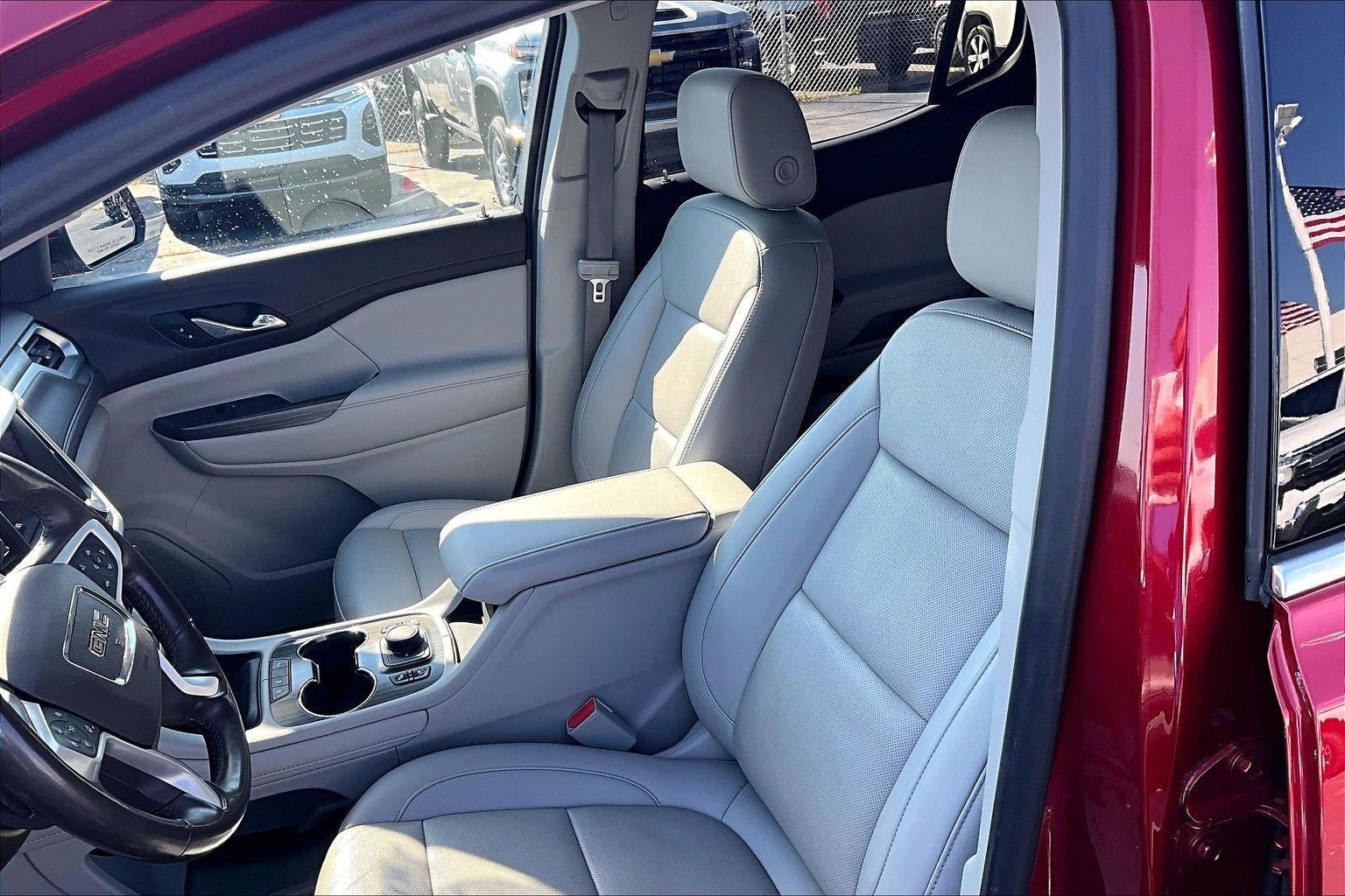 2022 GMC Acadia SLT