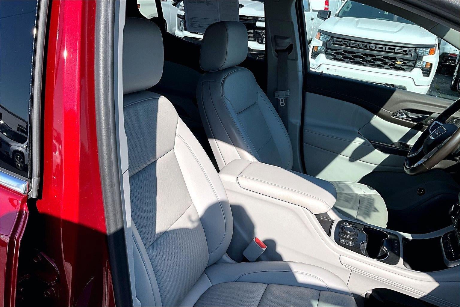 2022 GMC Acadia SLT
