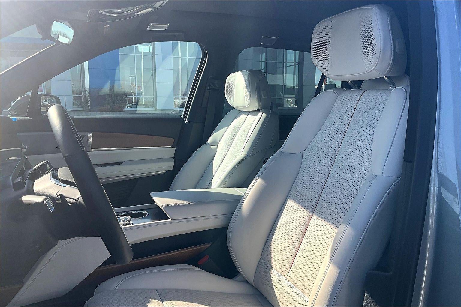 2026 Cadillac VISTIQ Luxury