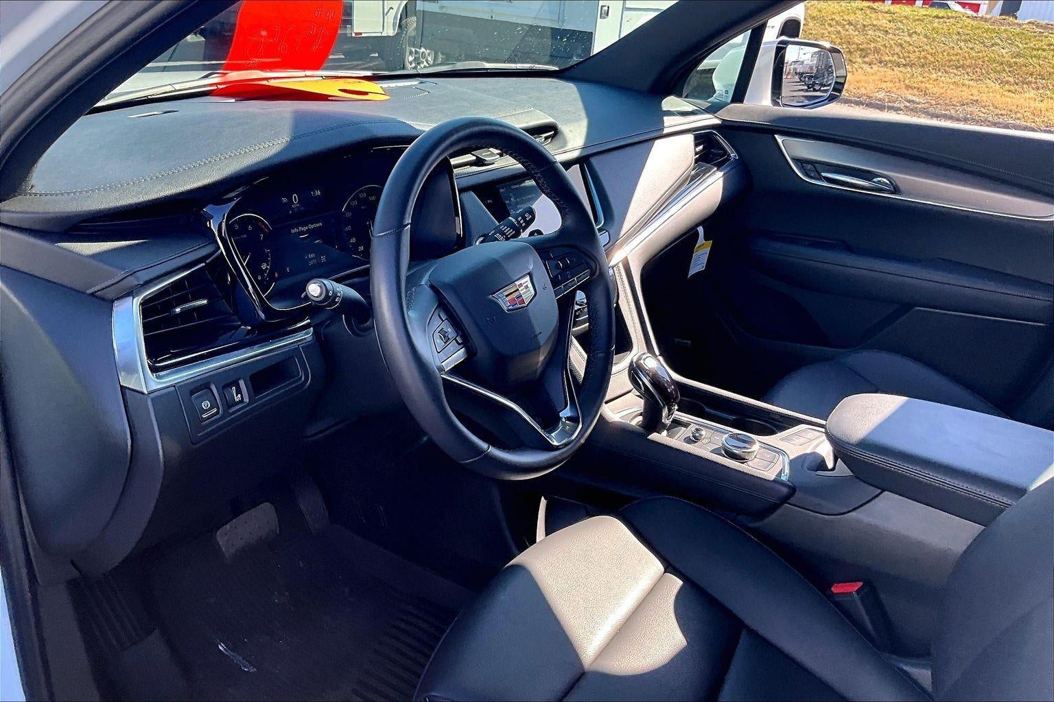 2025 Cadillac XT6 Luxury