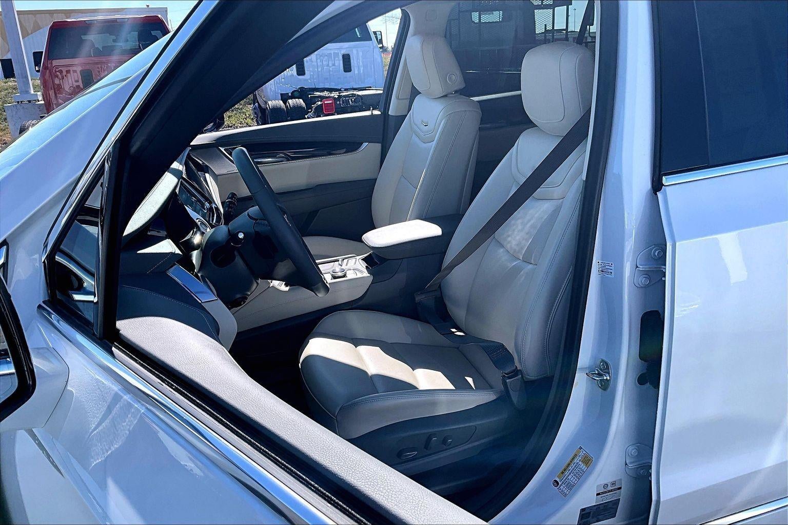 2025 Cadillac XT6 Premium Luxury