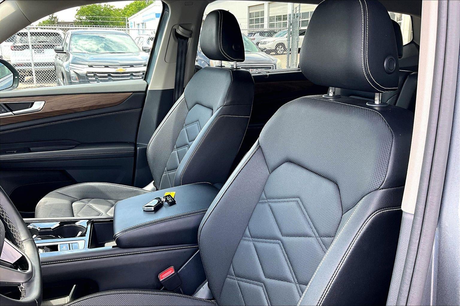 2025 Volkswagen Atlas 2.0T SE w/Technology