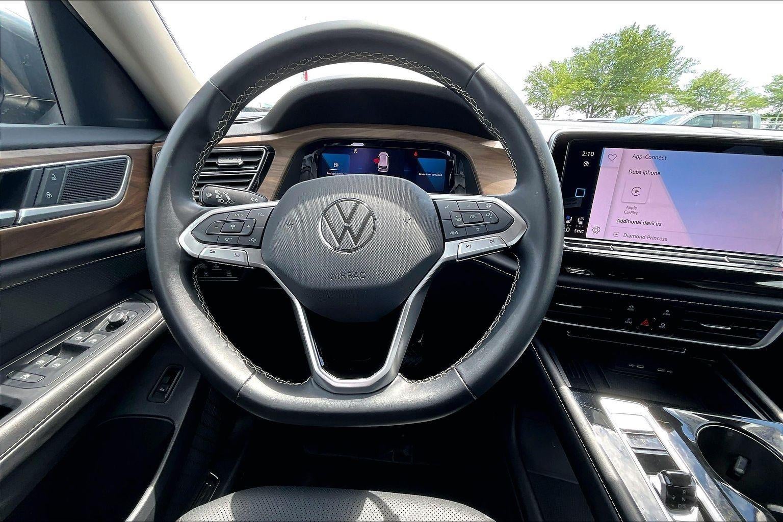 2025 Volkswagen Atlas 2.0T SE w/Technology