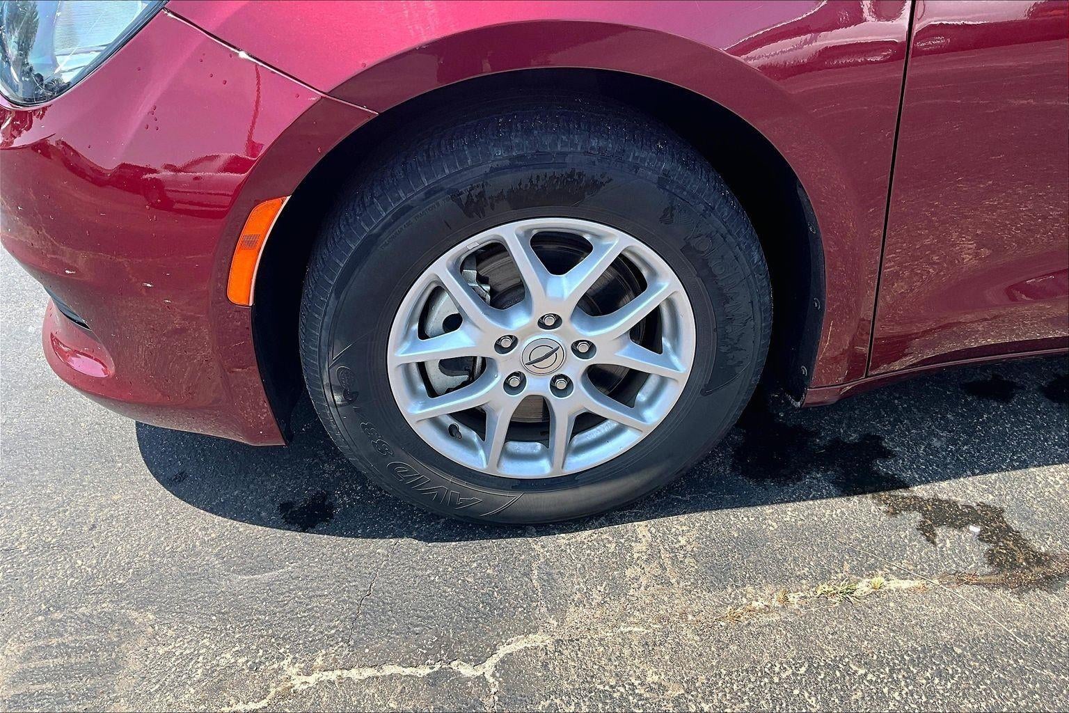 2023 Chrysler Voyager LX