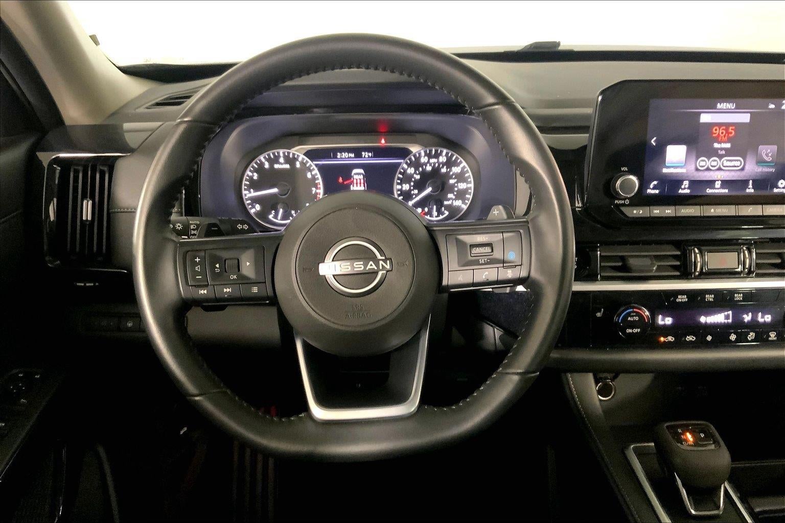 2025 Nissan Pathfinder SV