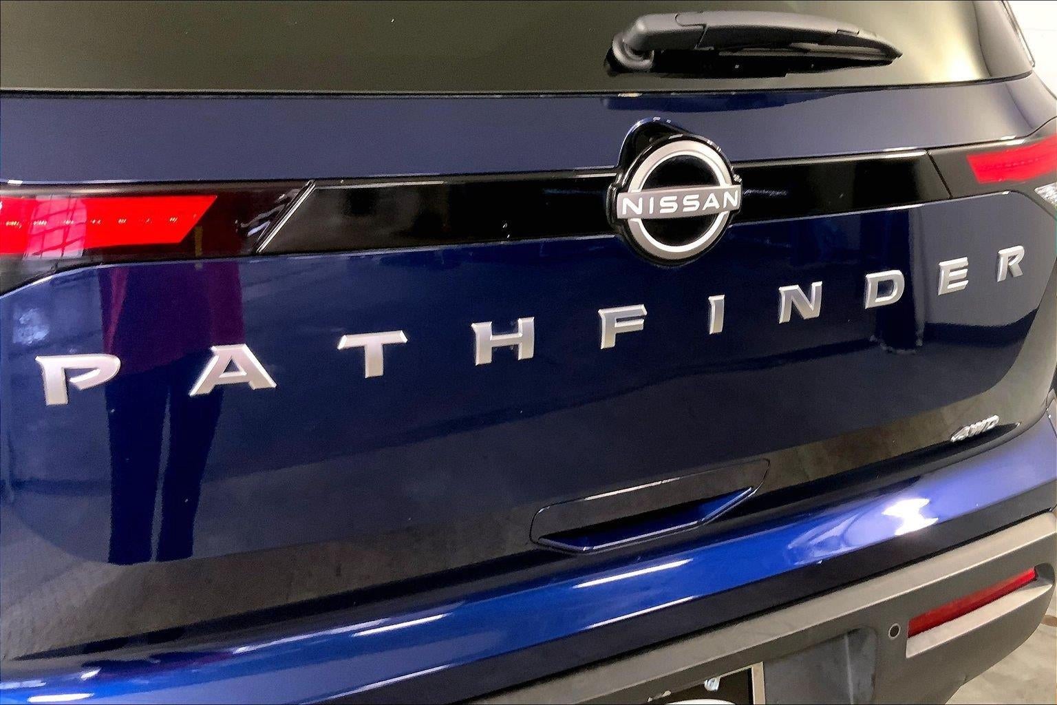 2025 Nissan Pathfinder SV