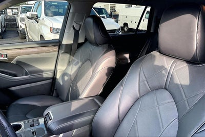 2024 Toyota Highlander Hybrid Platinum