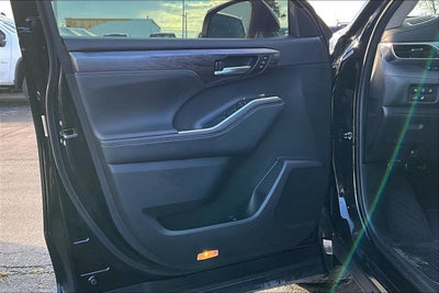 2024 Toyota Highlander Hybrid Platinum