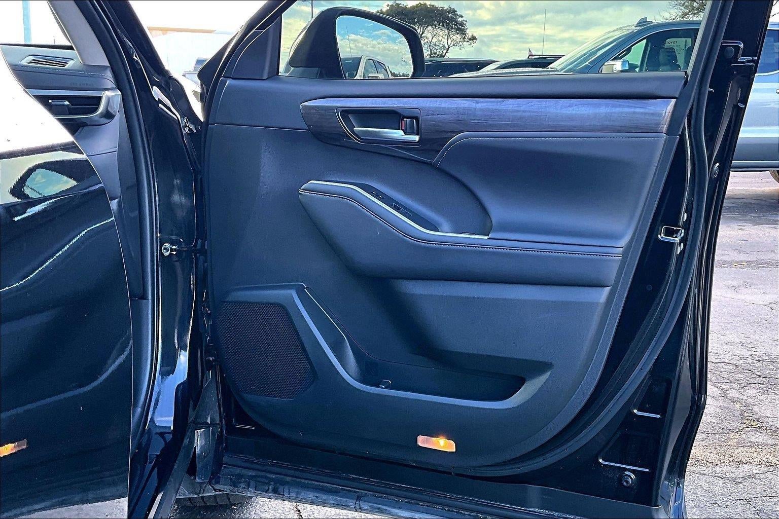 2024 Toyota Highlander Hybrid Platinum