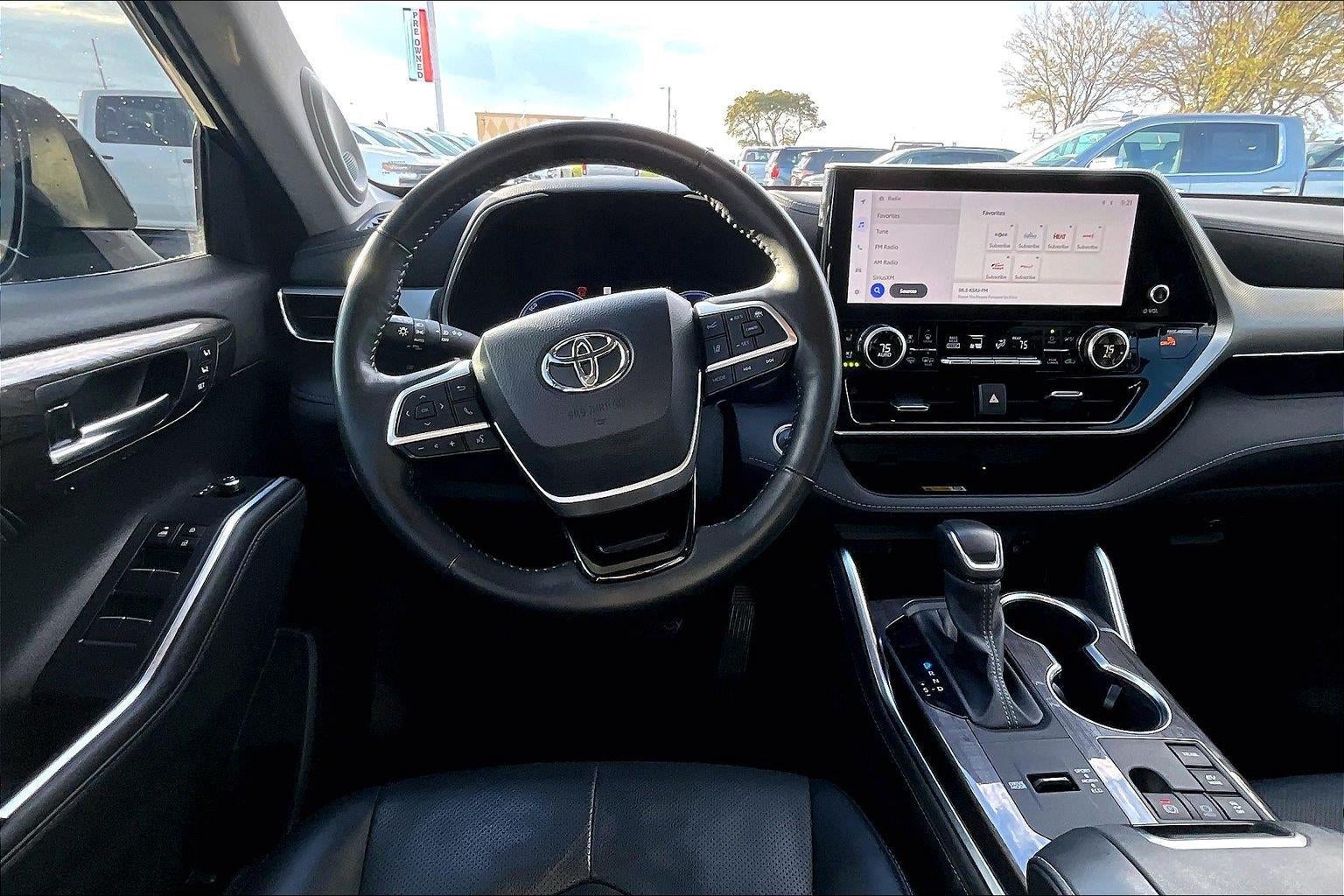 2024 Toyota Highlander Hybrid Platinum