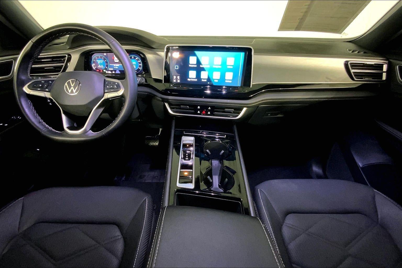 2025 Volkswagen Atlas Cross Sport 2.0T SE w/Technology