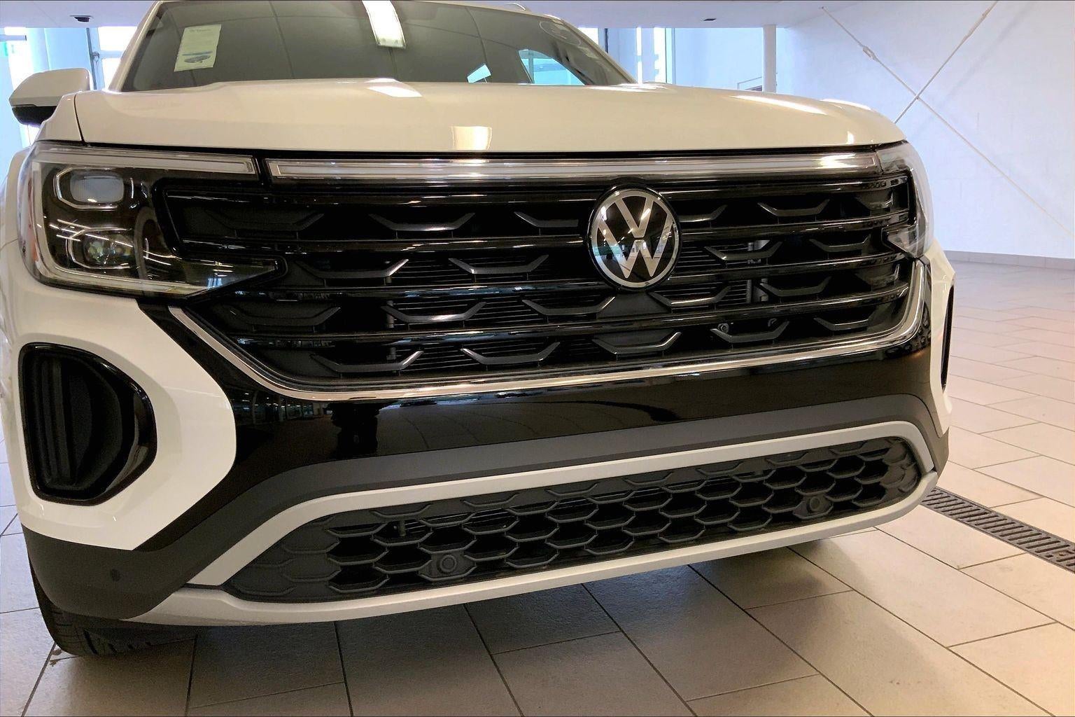 2025 Volkswagen Atlas Cross Sport 2.0T SE w/Technology