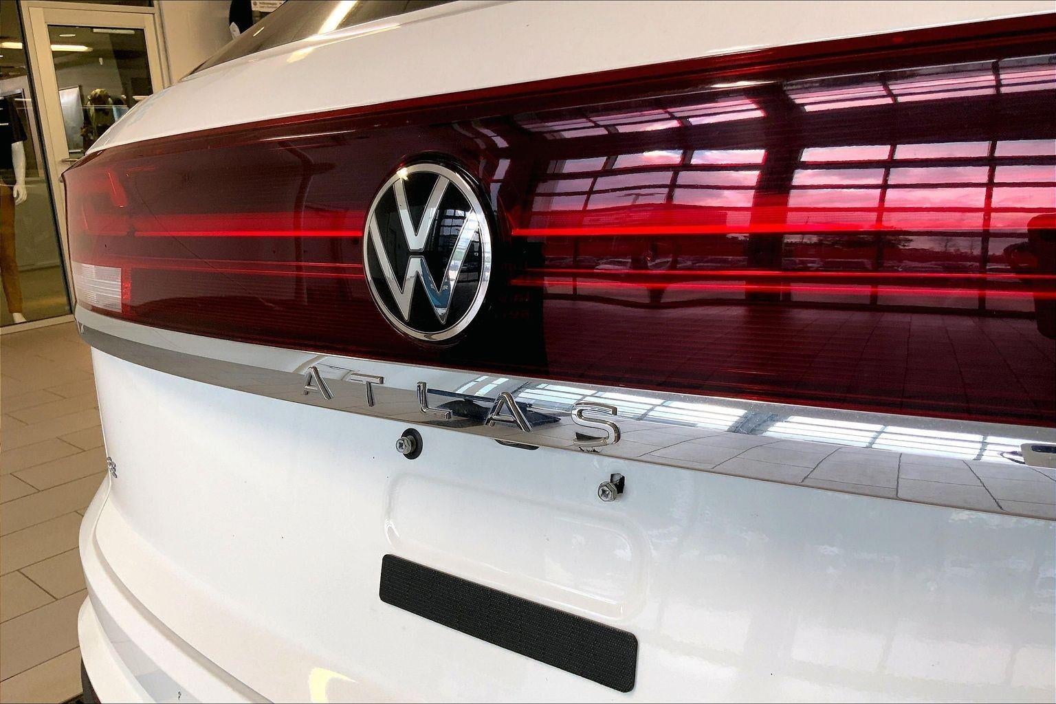 2025 Volkswagen Atlas Cross Sport 2.0T SE w/Technology