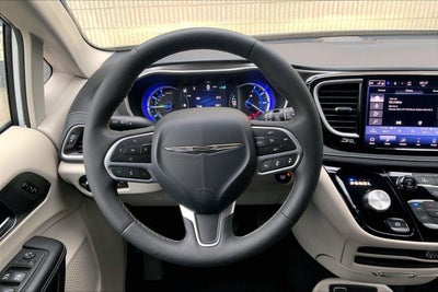 2024 Chrysler Pacifica Hybrid Select